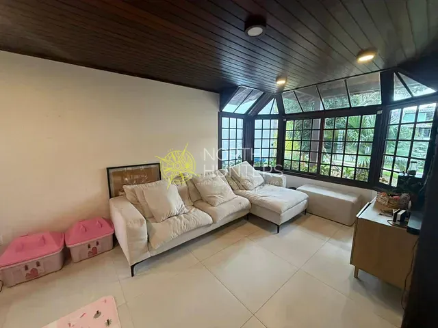 Casa com 450m² 4 quartos e 3 banheiros, para alugar, no bairro Jurerê Internacional em Florianópolis