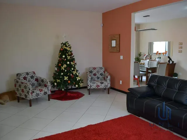 Casa 4 quartos e 3 banheiros, à venda, no bairro Santa Cruz em Valença