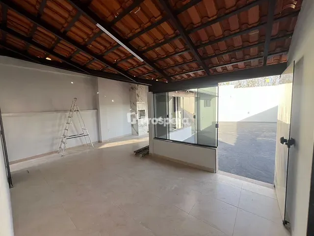 Casa com 280m² 3 quartos e 2 banheiros, à venda, no bairro Residencial Shangrilá em Anápolis