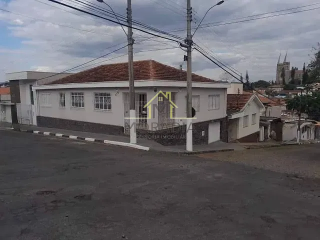 Casa com 150m² 3 quartos e 4 banheiros, à venda, no bairro Angola em Guaxupé