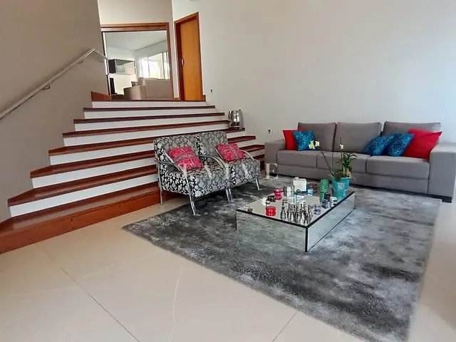 Casa com 575m² 5 quartos e 7 banheiros, à venda, no bairro Esperança em Londrina