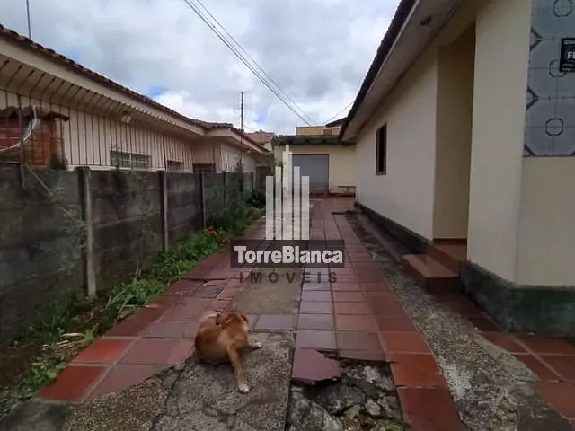 Casa com 462m² 3 quartos e 2 banheiros, à venda, no bairro Uvaranas em Ponta Grossa