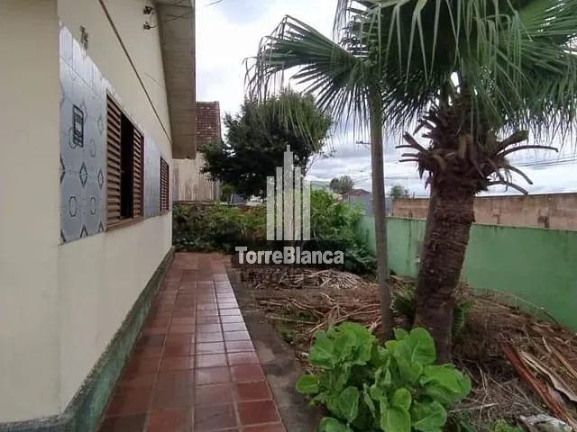 Casa com 462m² 3 quartos e 2 banheiros, à venda, no bairro Uvaranas em Ponta Grossa