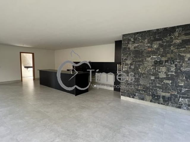 Casa com 377m² 5 quartos e 2 banheiros, à venda, no bairro Jardins Madri em Goiânia