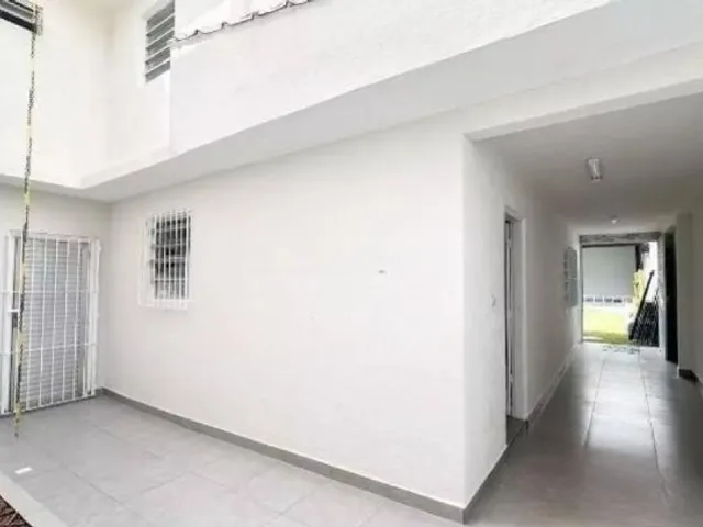 Casa com 336m², para alugar, no bairro Vila Assunção em Santo André