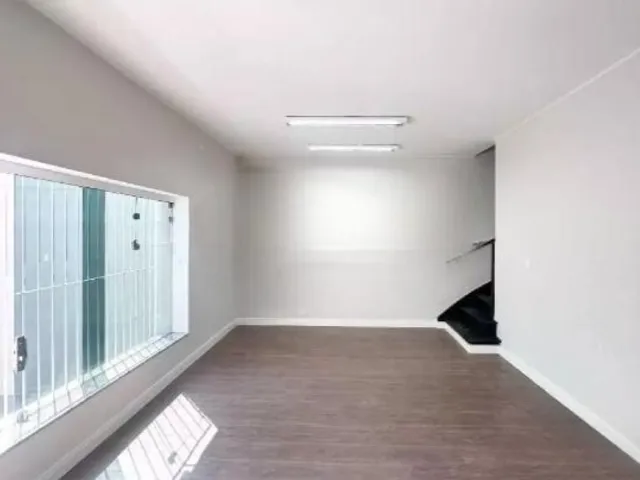Casa com 336m², para alugar, no bairro Vila Assunção em Santo André