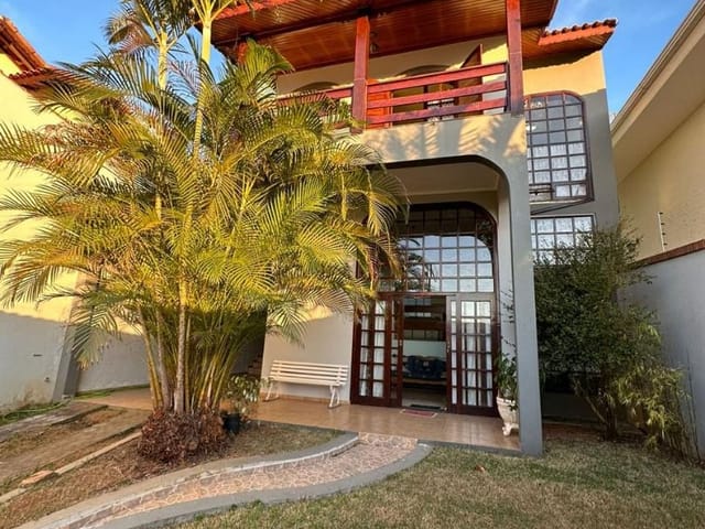Casa com 200m² 3 quartos e 2 banheiros, à venda, no bairro Parque Dos Passaros em Extrema
