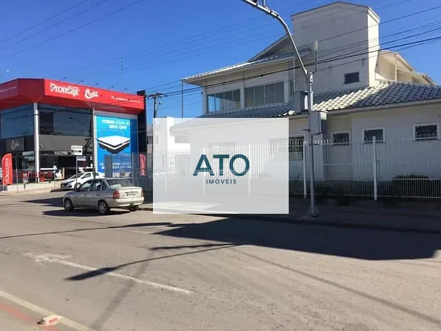 Casa com 500m² 4 quartos e 4 banheiros, à venda, no bairro Centro em Tijucas
