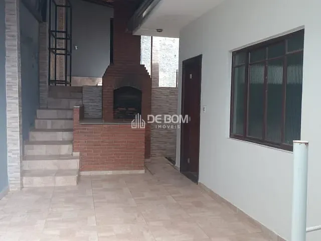 Casa com 300m² 3 quartos e 2 banheiros, à venda, no bairro Jardim Vitória em Poços de Caldas