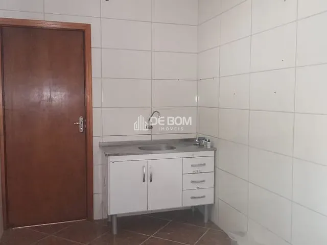 Casa com 300m² 3 quartos e 2 banheiros, à venda, no bairro Jardim Vitória em Poços de Caldas
