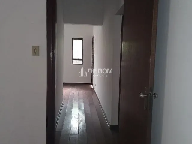 Casa com 300m² 3 quartos e 2 banheiros, à venda, no bairro Jardim Vitória em Poços de Caldas