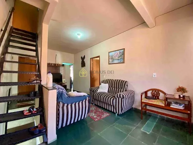Casa com 250m² 3 quartos e 2 banheiros, à venda, no bairro Colônia Santo Antônio em Barra Mansa