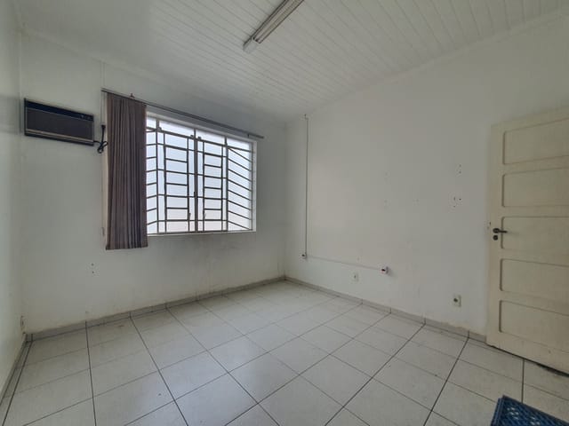 Casa com 120m² 3 quartos e 2 banheiros, para alugar, no bairro Centro em São José do Rio Preto