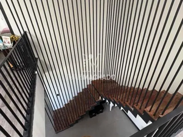 Casa com 585m² 5 quartos e 5 banheiros, à venda, no bairro Terminal Intermodal da Serra em Serra