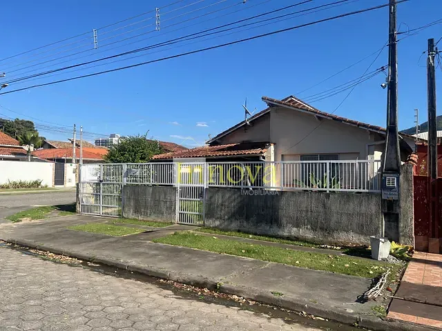 Casa com 300m² 3 quartos e 2 banheiros, à venda, no bairro Indaiá em Caraguatatuba