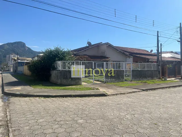 Casa com 300m² 3 quartos e 2 banheiros, à venda, no bairro Indaiá em Caraguatatuba
