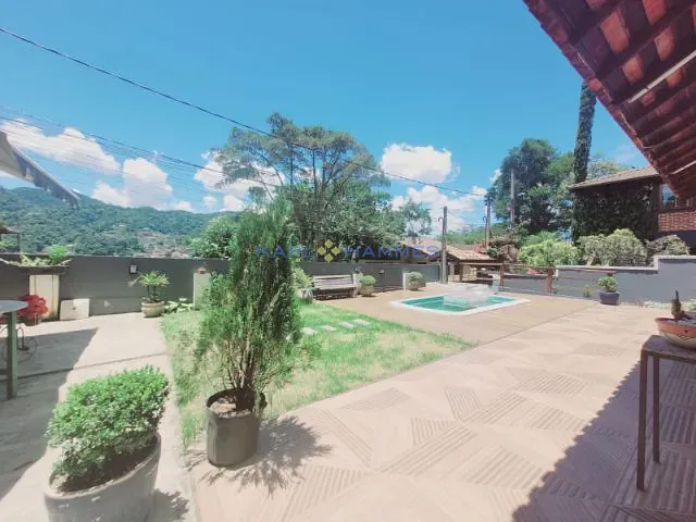 Casa 3 quartos e 2 banheiros, à venda, no bairro Mosela em Petrópolis