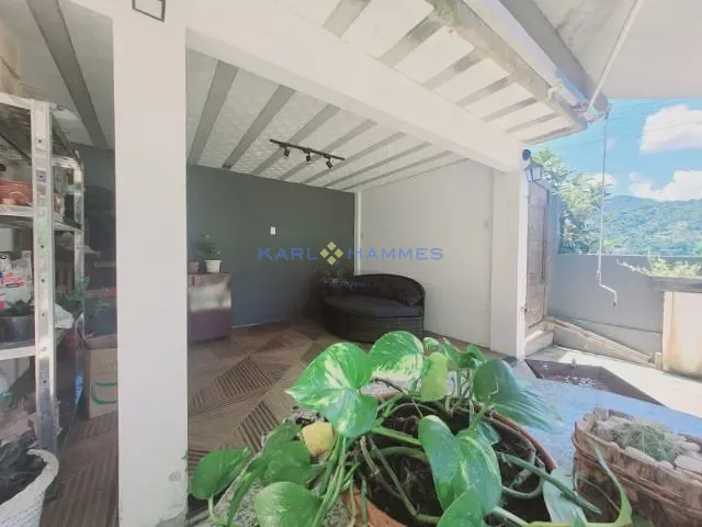 Casa 3 quartos e 2 banheiros, à venda, no bairro Mosela em Petrópolis