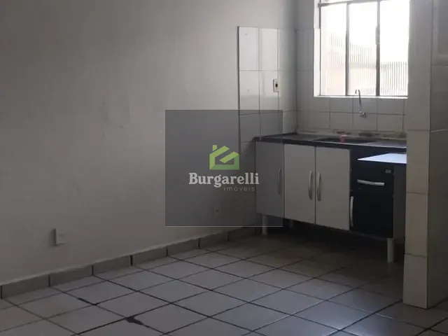 Casa 2 quartos e 1 banheiro, para alugar, no bairro Centro em Lavras
