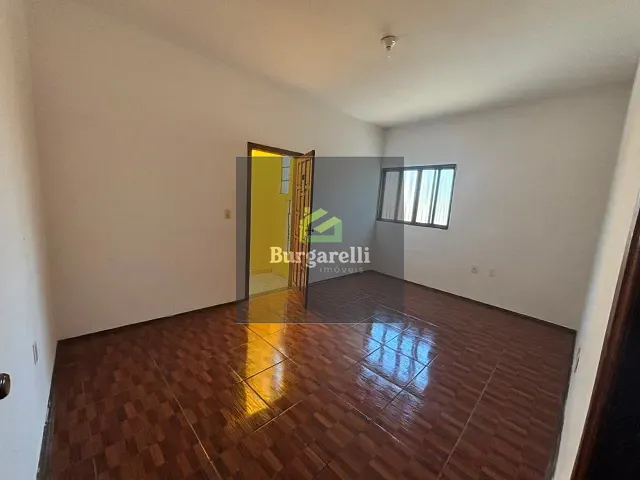 Casa 3 quartos e 2 banheiros, para alugar, no bairro Centro em Lavras