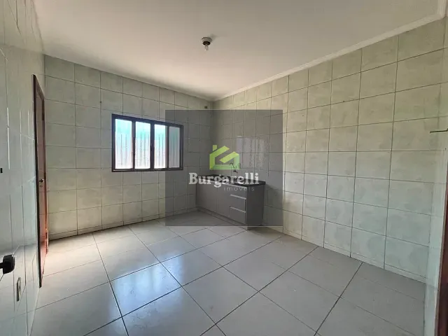 Casa 3 quartos e 2 banheiros, para alugar, no bairro Centro em Lavras