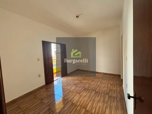 Casa 3 quartos e 2 banheiros, para alugar, no bairro Centro em Lavras