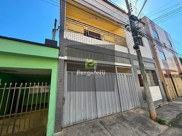 Casa 3 quartos e 2 banheiros, para alugar, no bairro Centro em Lavras
