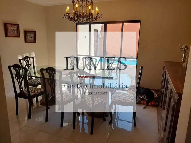 Sobrado com 300m² 3 quartos e 5 banheiros, à venda, no bairro Iate Clube de Americana em Americana