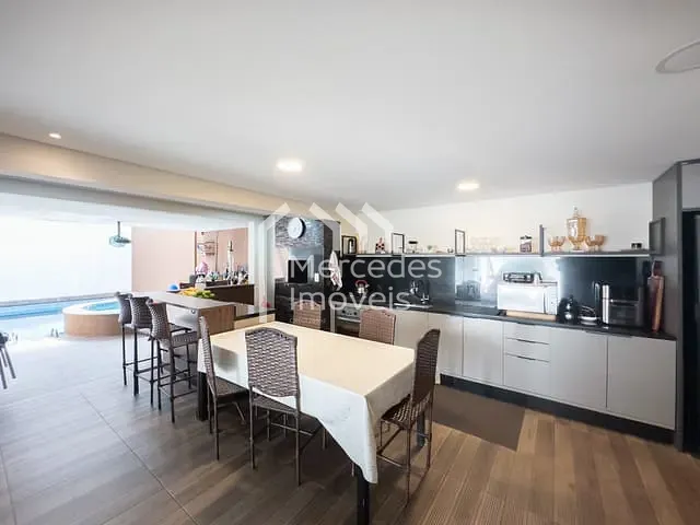 Casa com 300m² 3 quartos e 4 banheiros, à venda, no bairro São João em Itajaí