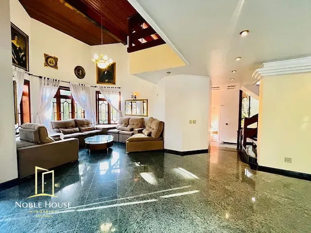 Casa com 850m² 4 quartos e 5 banheiros, à venda, no bairro Marambaia em Vinhedo
