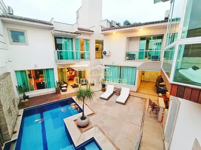 Casa 4 quartos e 2 banheiros, à venda, no bairro Jardim Amália em Volta Redonda