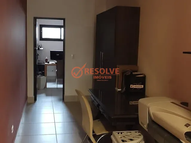 Casa 2 quartos e 3 banheiros, à venda, no bairro Centro em Guararema