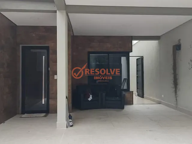 Casa 2 quartos e 3 banheiros, à venda, no bairro Centro em Guararema