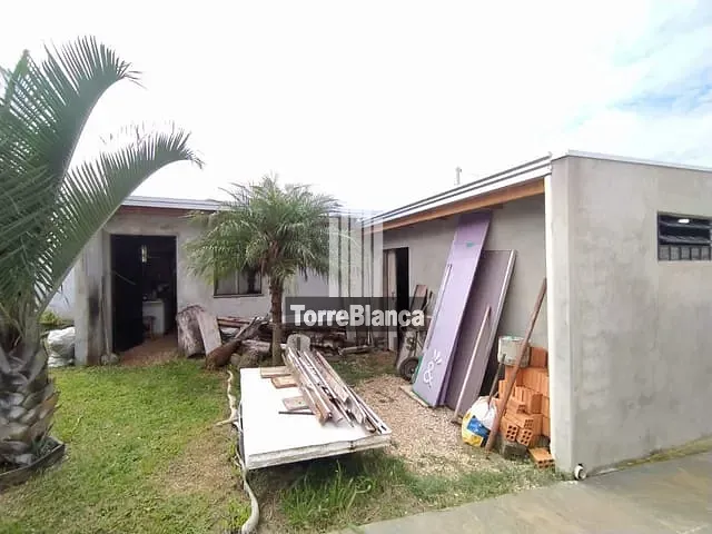 Casa com 462m² 2 quartos e 2 banheiros, à venda, no bairro Uvaranas em Ponta Grossa