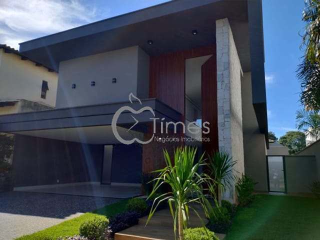 Casa com 377m² 5 quartos e 2 banheiros, à venda, no bairro Jardins Madri em Goiânia