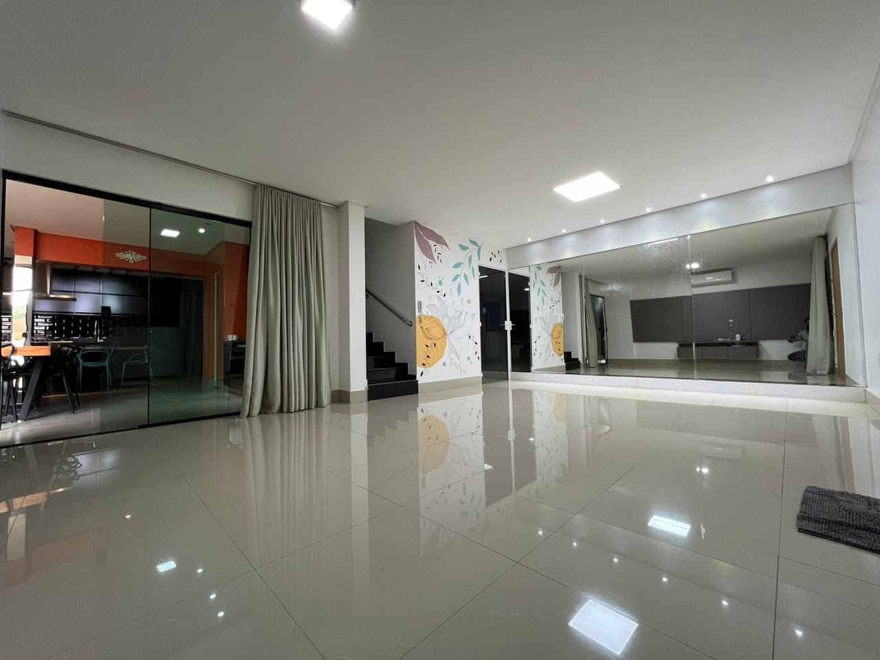 Casa à venda com 3 quartos, 190m² - Foto 1