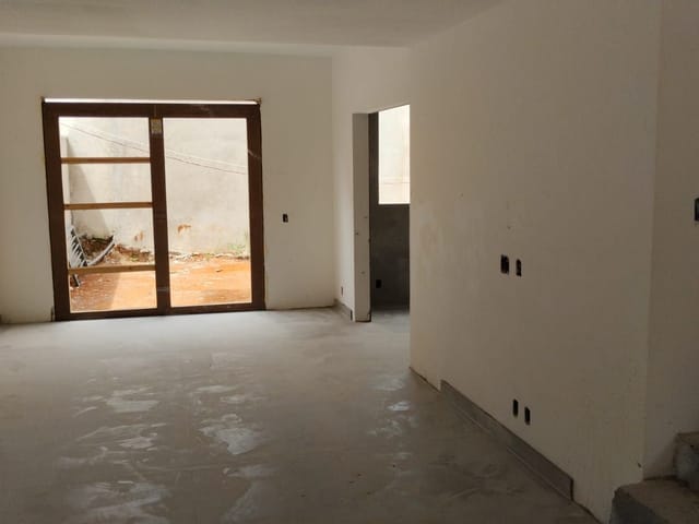 Casa com 138m², à venda, no bairro Parque Primavera em Poços de Caldas