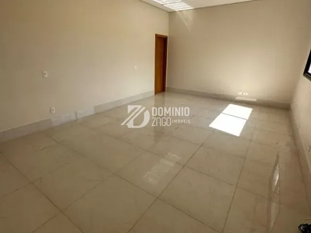 Casa com 630m² 5 quartos e 7 banheiros, à venda ou para alugar, no bairro Parque das Laranjeiras em Uberaba