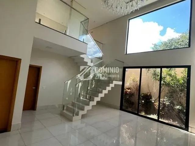 Casa com 630m² 5 quartos e 7 banheiros, à venda ou para alugar, no bairro Parque das Laranjeiras em Uberaba