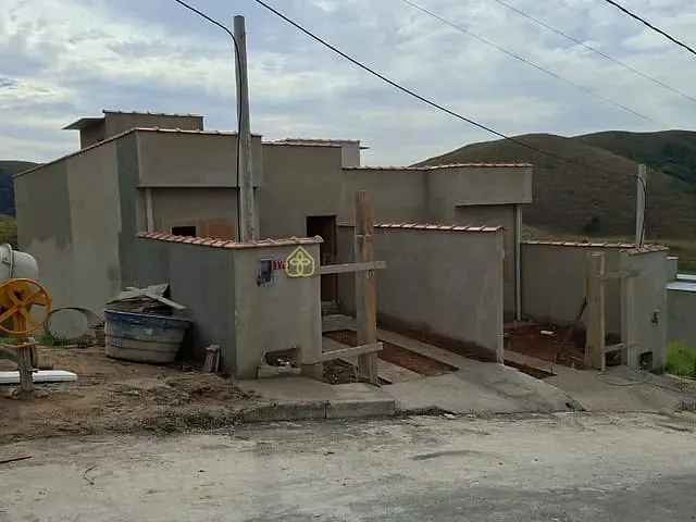 Casa 2 quartos e 2 banheiros, à venda, no bairro Vista Alegre em Barra Mansa