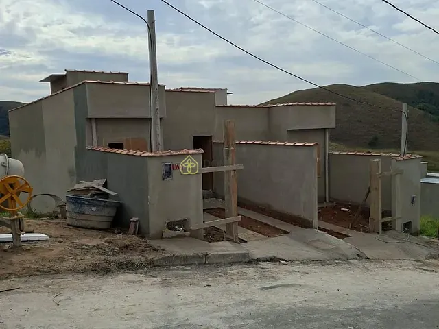 Casa 2 quartos e 2 banheiros, à venda, no bairro Vista Alegre em Barra Mansa