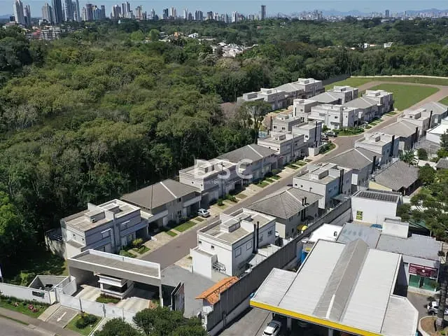 Casa com 539m² 3 quartos e 1 banheiro, à venda, no bairro Campo Comprido em Curitiba