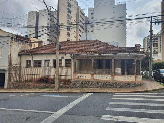 Casa com 140m², para alugar, no bairro Centro em São José do Rio Preto