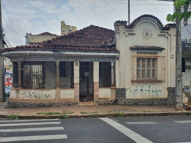 Casa com 140m², para alugar, no bairro Centro em São José do Rio Preto