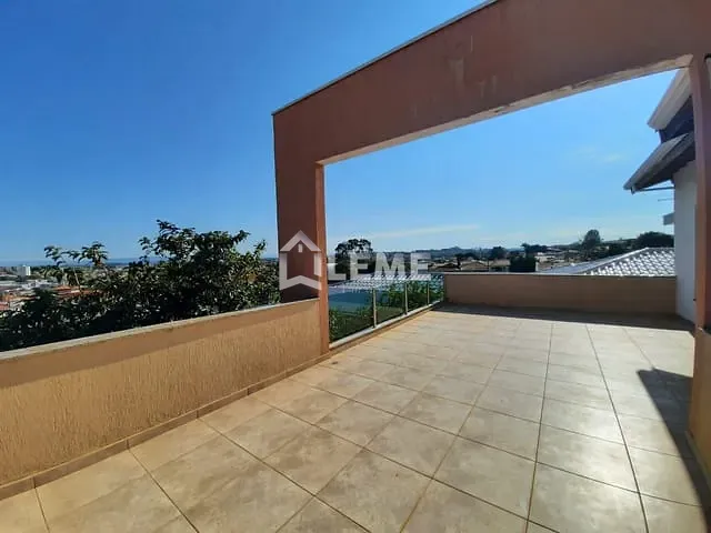 Casa com 438m² 3 quartos e 2 banheiros, à venda, no bairro Aparecida em Mococa