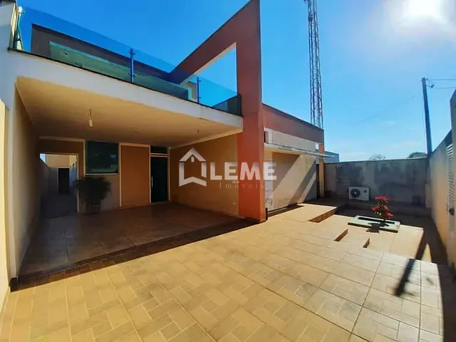 Casa com 438m² 3 quartos e 2 banheiros, à venda, no bairro Aparecida em Mococa