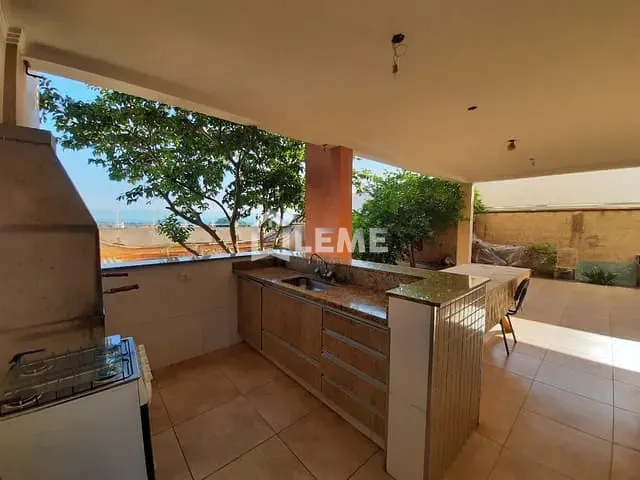 Casa com 438m² 3 quartos e 2 banheiros, à venda, no bairro Aparecida em Mococa