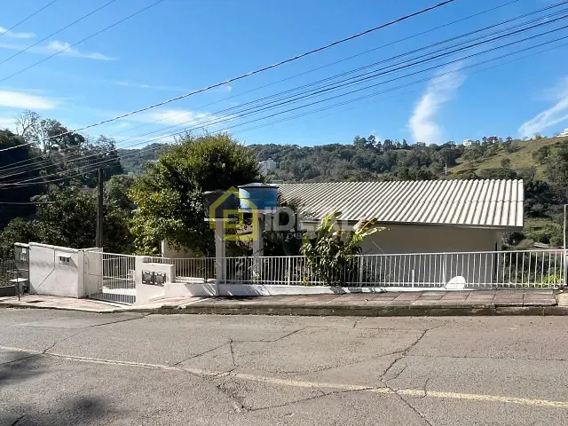 Casa com 182m² 6 quartos e 2 banheiros, à venda, no bairro Bela Vista em Concórdia