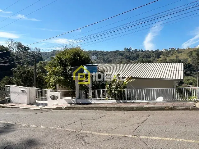Casa com 182m² 6 quartos e 2 banheiros, à venda, no bairro Bela Vista em Concórdia