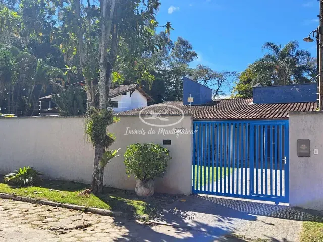 Casa 4 quartos e 2 banheiros, à venda, no bairro Jardim das Rosas (Penedo) em Itatiaia